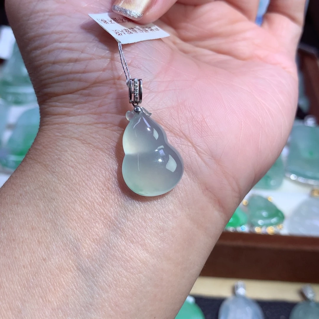 吊坠(不含链)18K金镶嵌翡翠葫芦