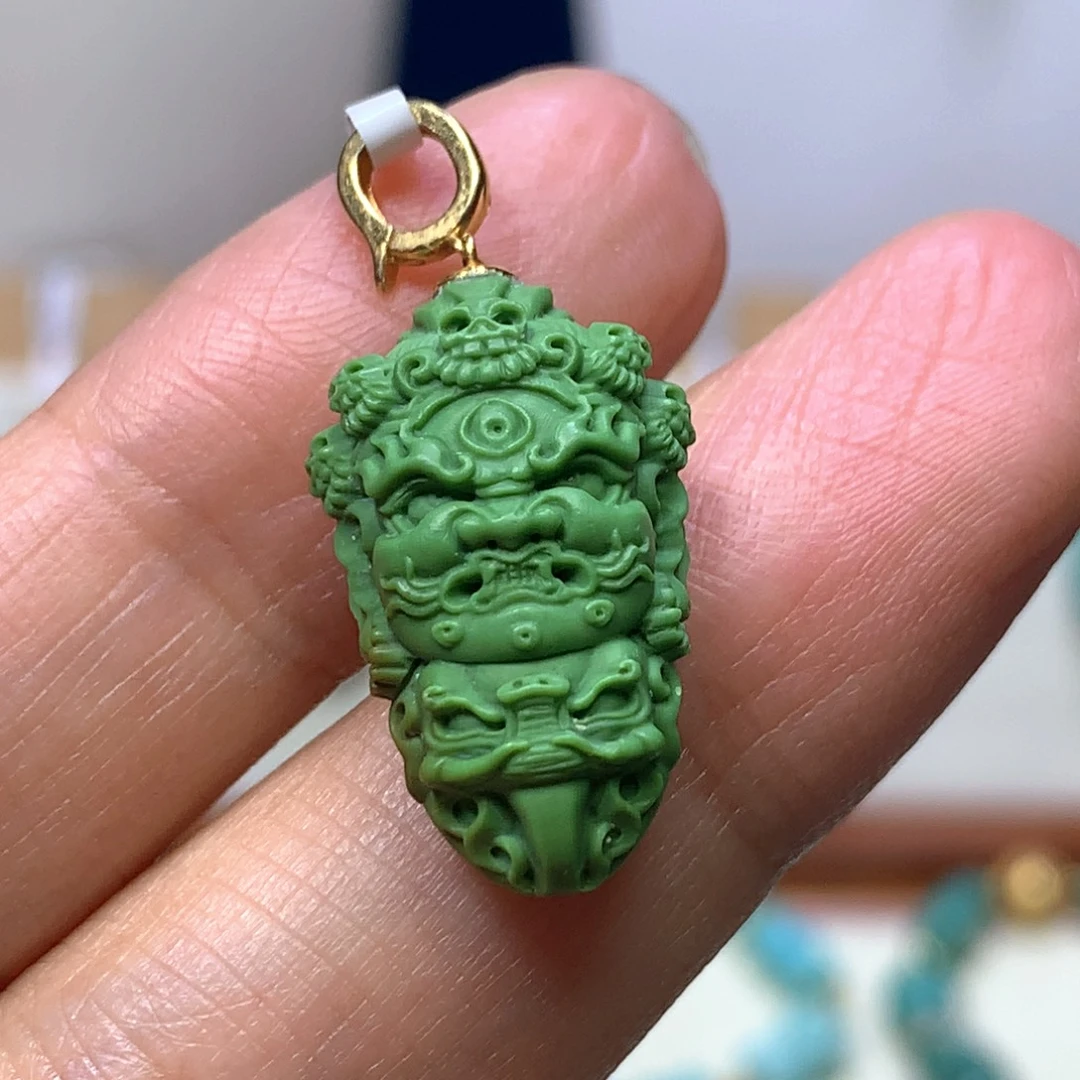 绿松石18K金镶嵌黑天吊坠