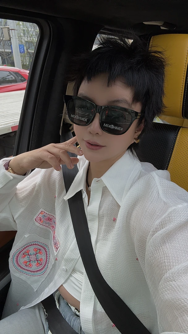 【济州岛】精致刺绣长袖衬衫+短裤套装 边张