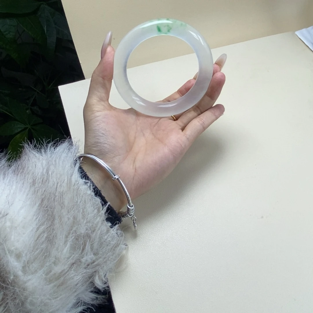 早***息玉时尚飘花手镯63早点休息