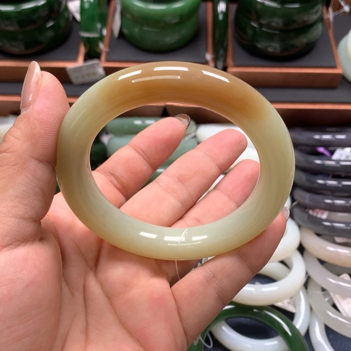 【闪购商品】未镶嵌手镯和田玉