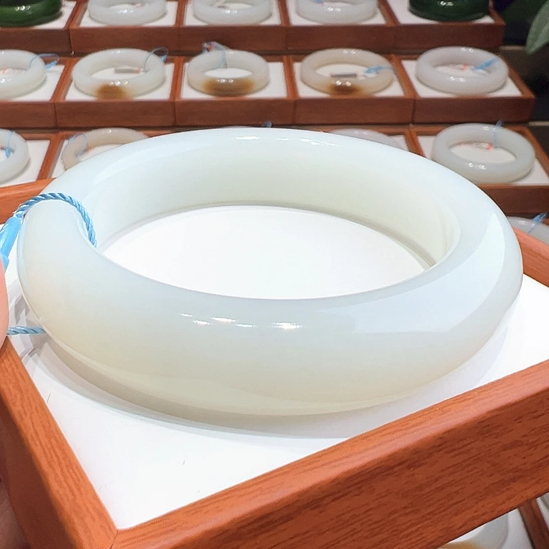 和田玉手镯6061未镶嵌