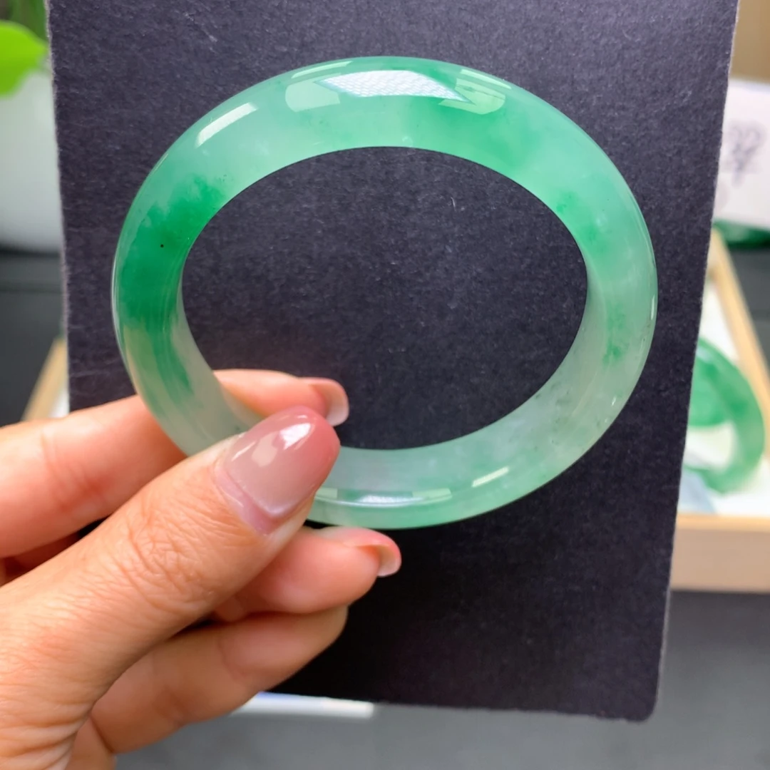 石英质玉（非洲翠）未镶嵌手镯