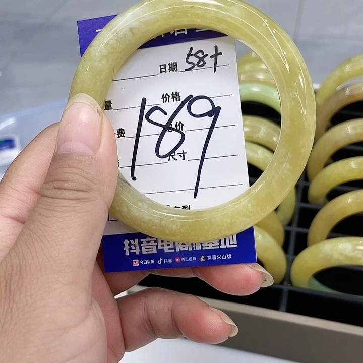 【闪购商品】未镶嵌蛇纹石玉手镯钱**量