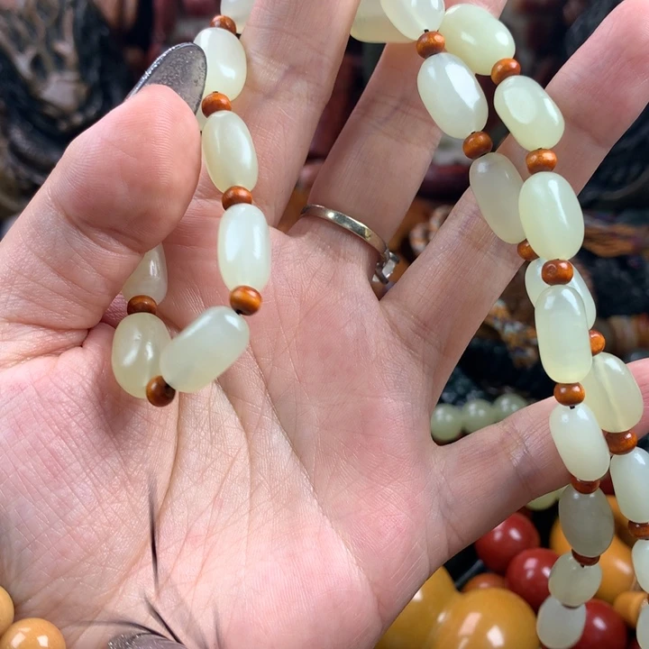 透闪石质玉未镶嵌珠宝奇石