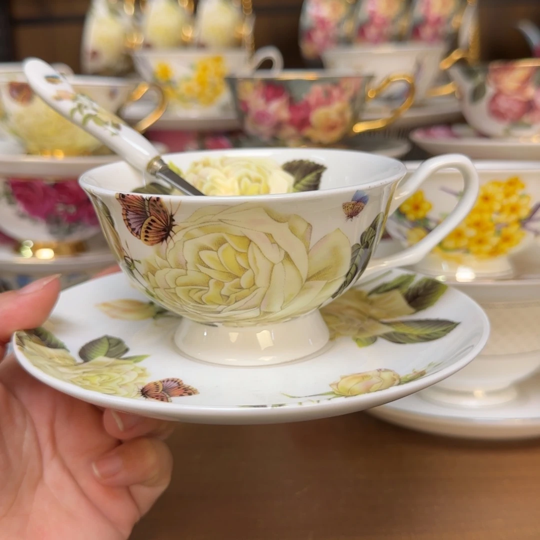 45%以上骨粉骨瓷素雅蝴蝶一杯一碟一勺快递装（拍两套送杯架）