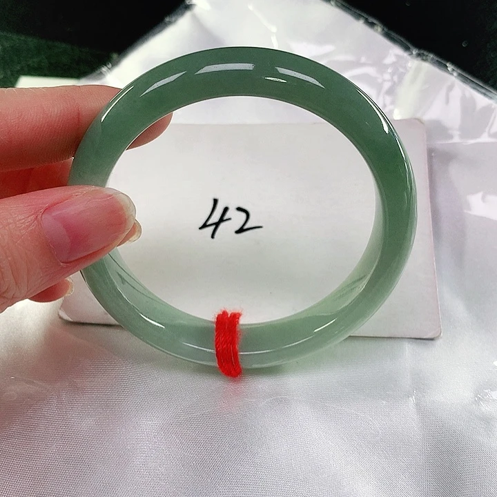翡翠手镯未镶嵌翡翠手镯未镶嵌