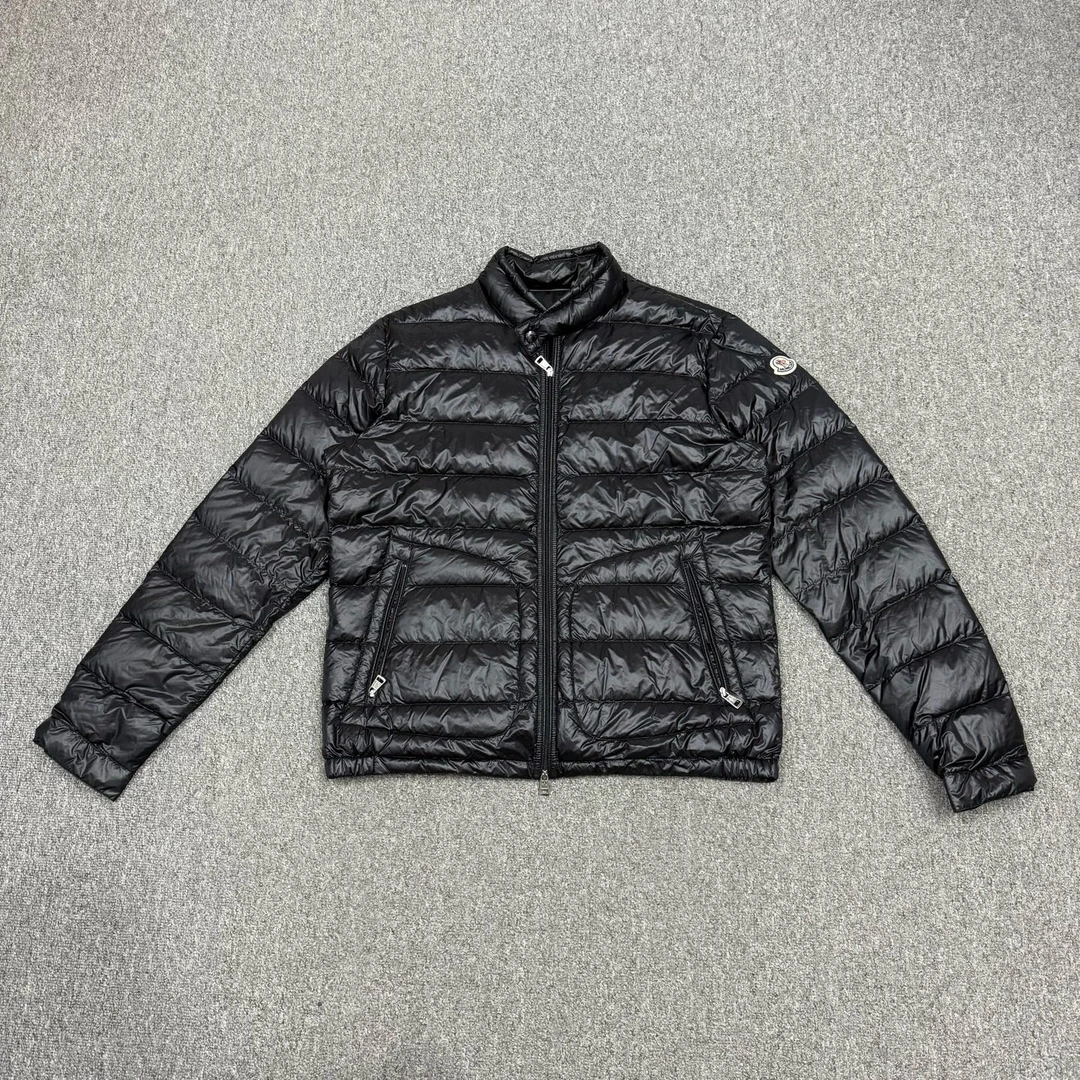 99新 MONCLER 18037909 Acorus黑色徽标刺绣羽绒服夹克 4码99新