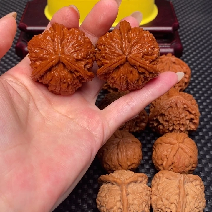 文玩核桃吊坠白奔