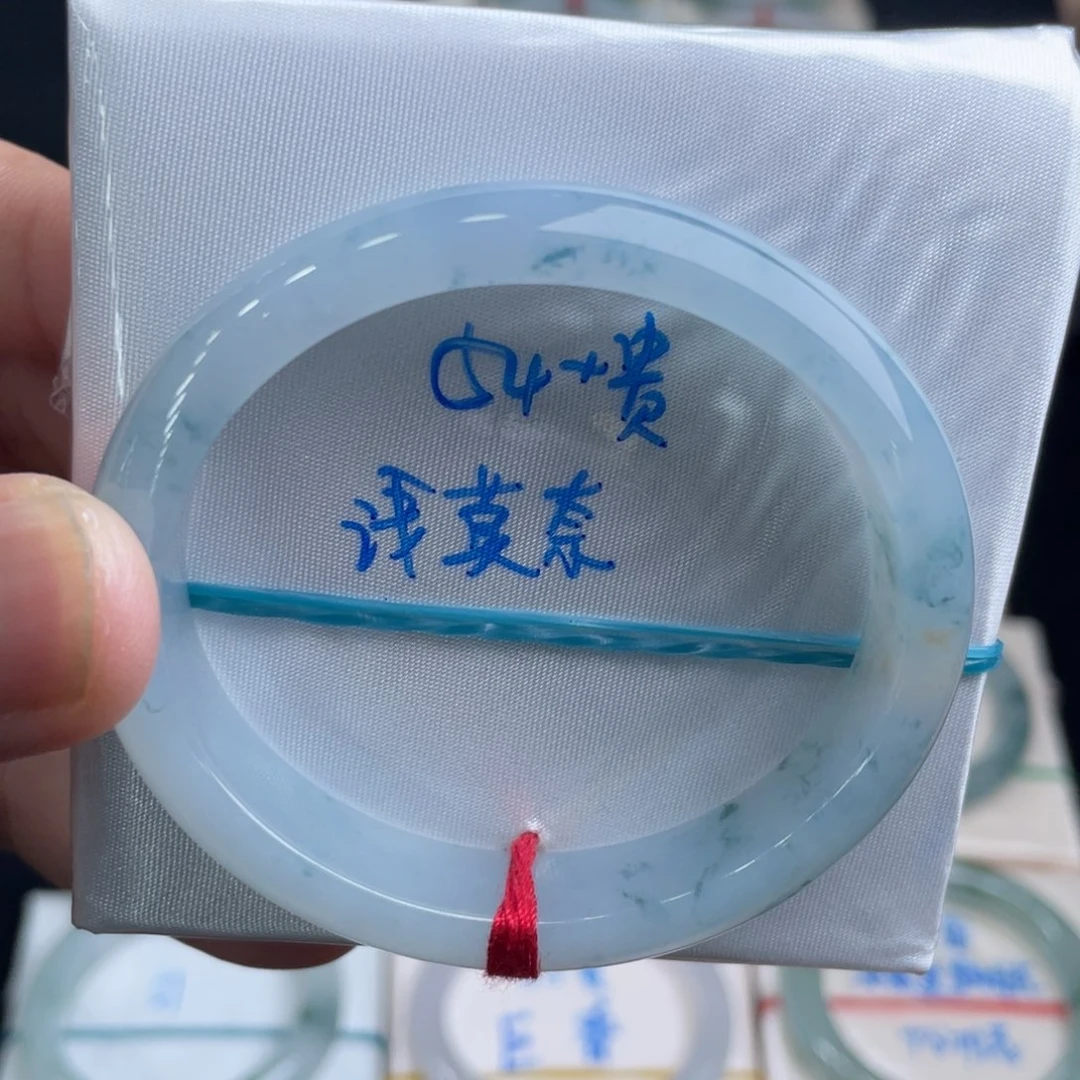翡翠手镯未镶嵌翡翠手镯