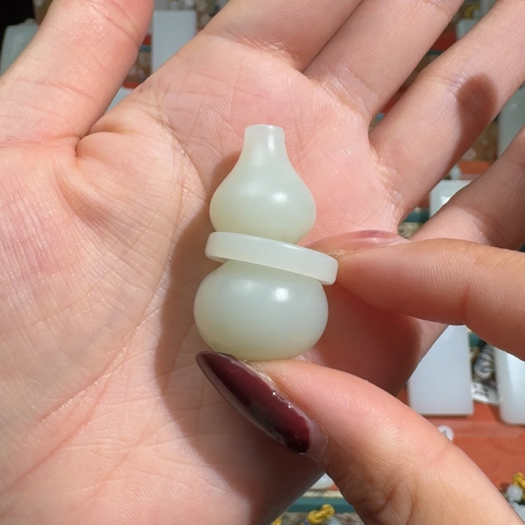 幽***梦和田玉未镶嵌颈饰葫芦