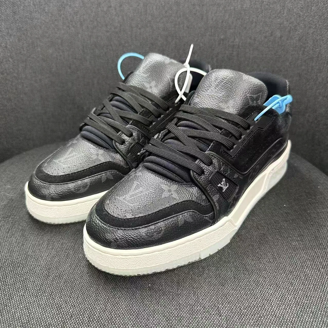 95新 LouisVuitton/路易威登 经典黑老花水晶底trainer奢鞋