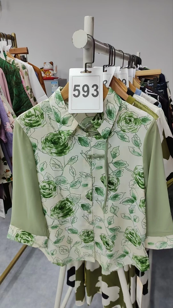 593-中老年女装短款女装宽松型小衫时尚百搭