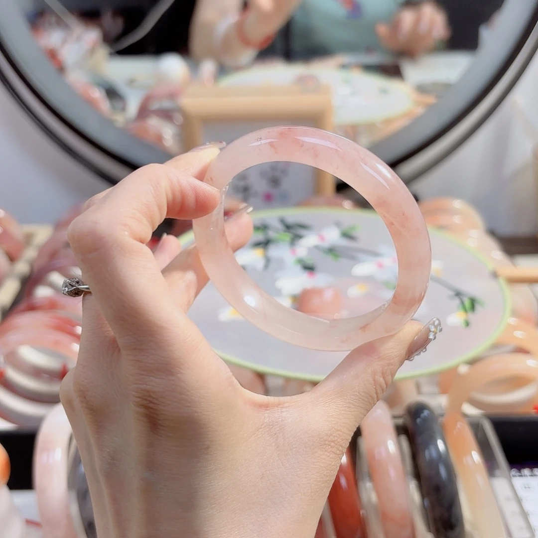 樱***子石英质玉（金丝玉）手镯未镶嵌