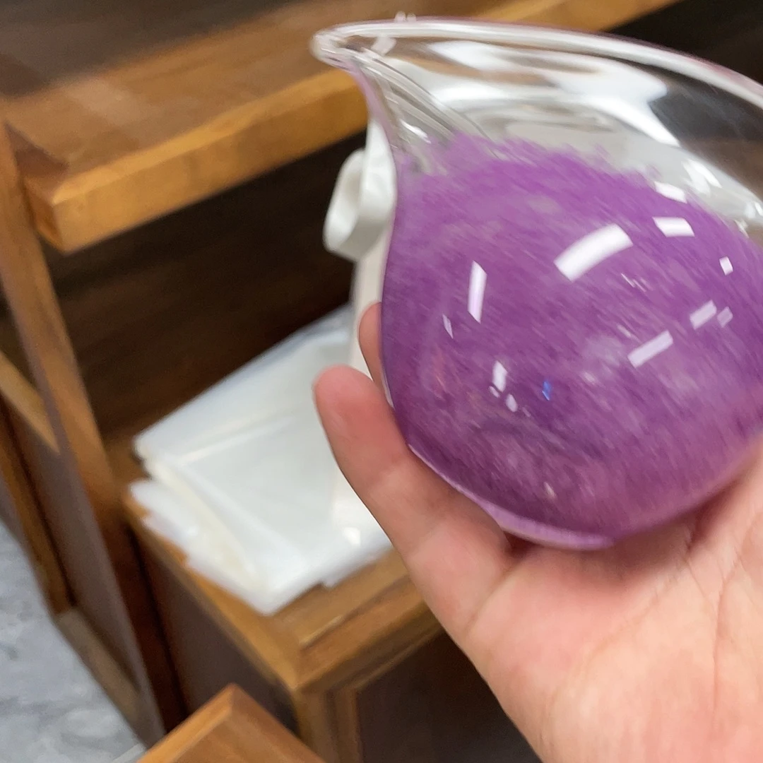 搪瓷杯子里还有很多东西