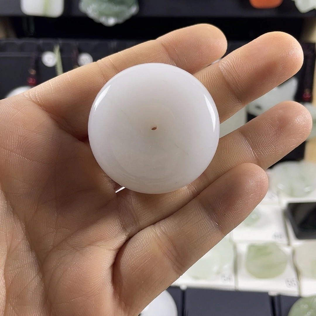 石英质玉(金丝玉)未镶嵌颈饰