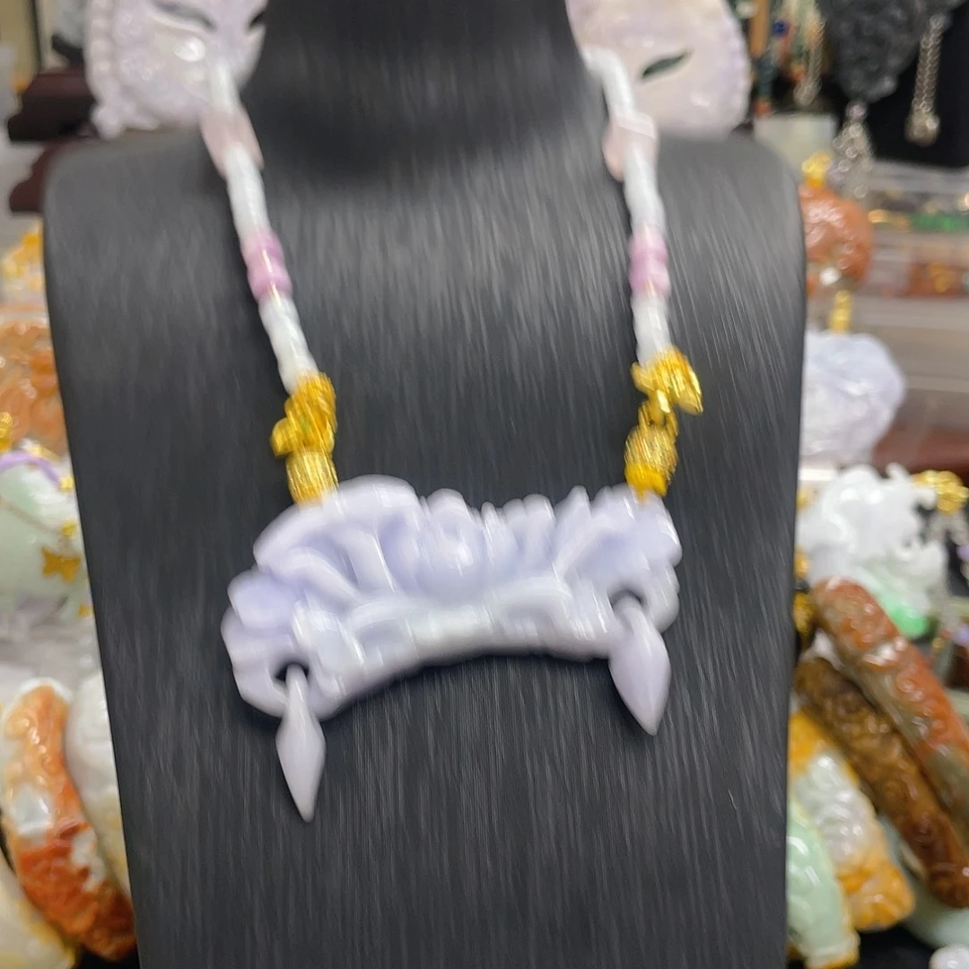 听***茶翡翠未镶嵌颈饰紫花朵