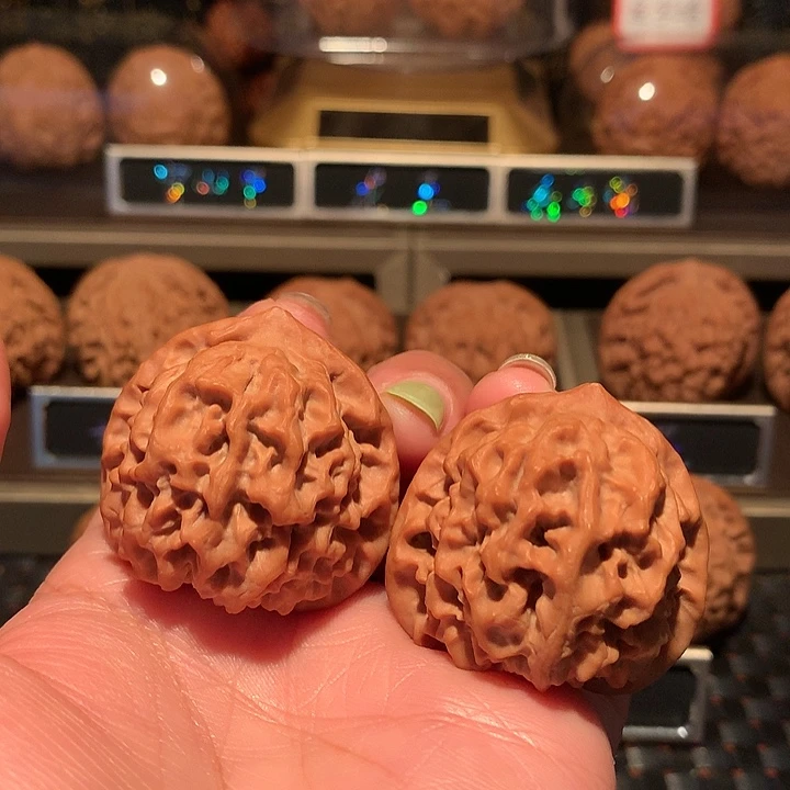 w***牙文玩核桃把件玄月