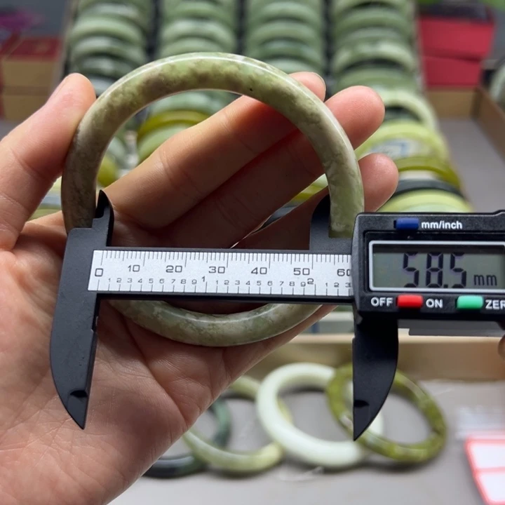 蛇纹石玉未镶嵌手镯31