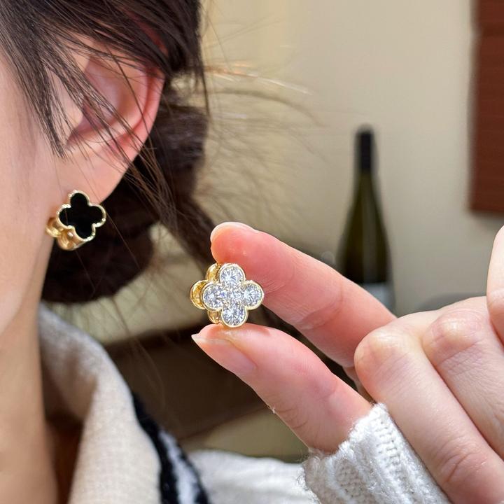 百万粉丝知名品牌【韩芸汐】仅此一家没有小号 一款两戴四叶花
