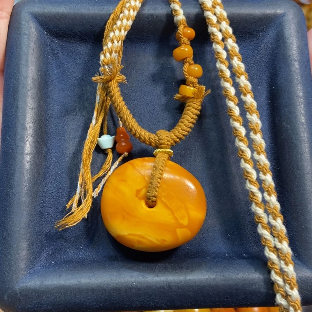 未镶嵌颈饰琥珀蜜蜡