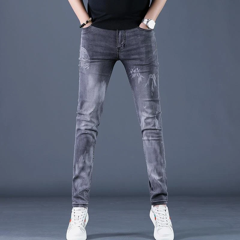 高端春季新款美式印花烟灰色牛仔裤男款修身小脚弹力紧身男士裤子