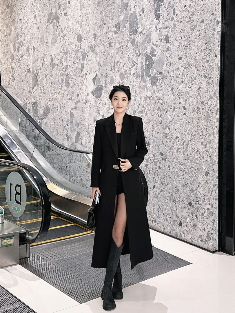 2025新款早秋时尚气质西装赫本风大衣外套长款设计感西服显瘦~