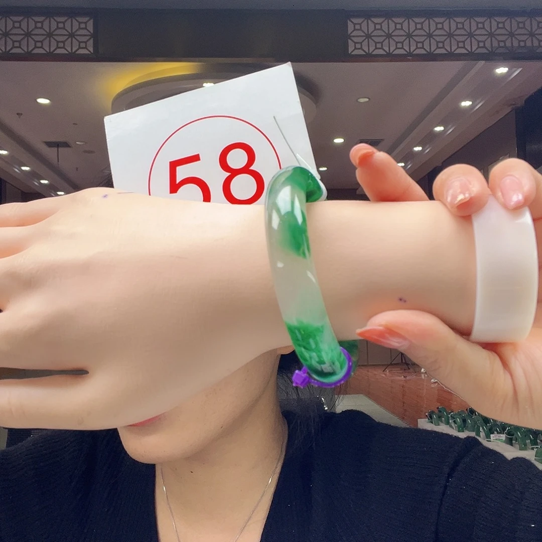 未镶嵌手镯石英质玉（非洲翠）8