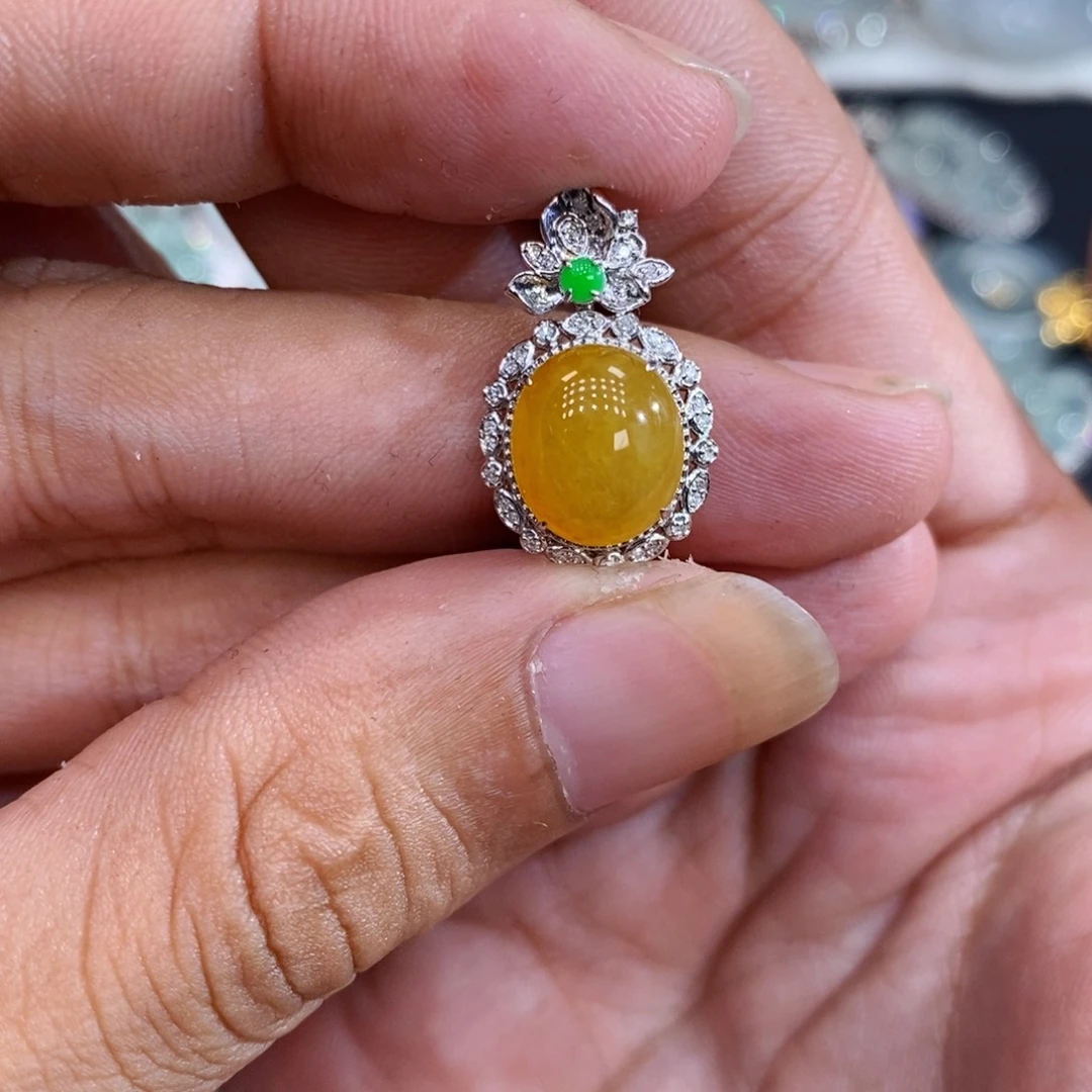 翡翠18K金镶嵌颈饰