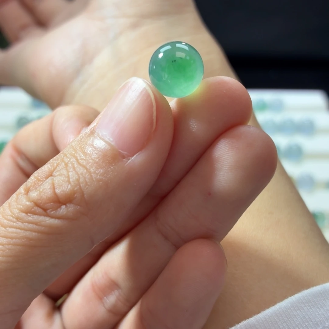 定制翡翠未镶嵌卡10绿珠