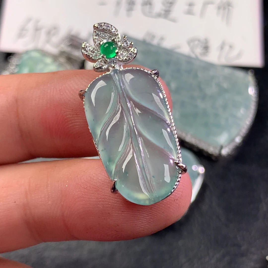 翡翠未镶嵌颈饰叶子