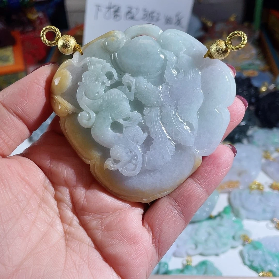 翡翠颈饰未镶嵌伤古龙凤牌