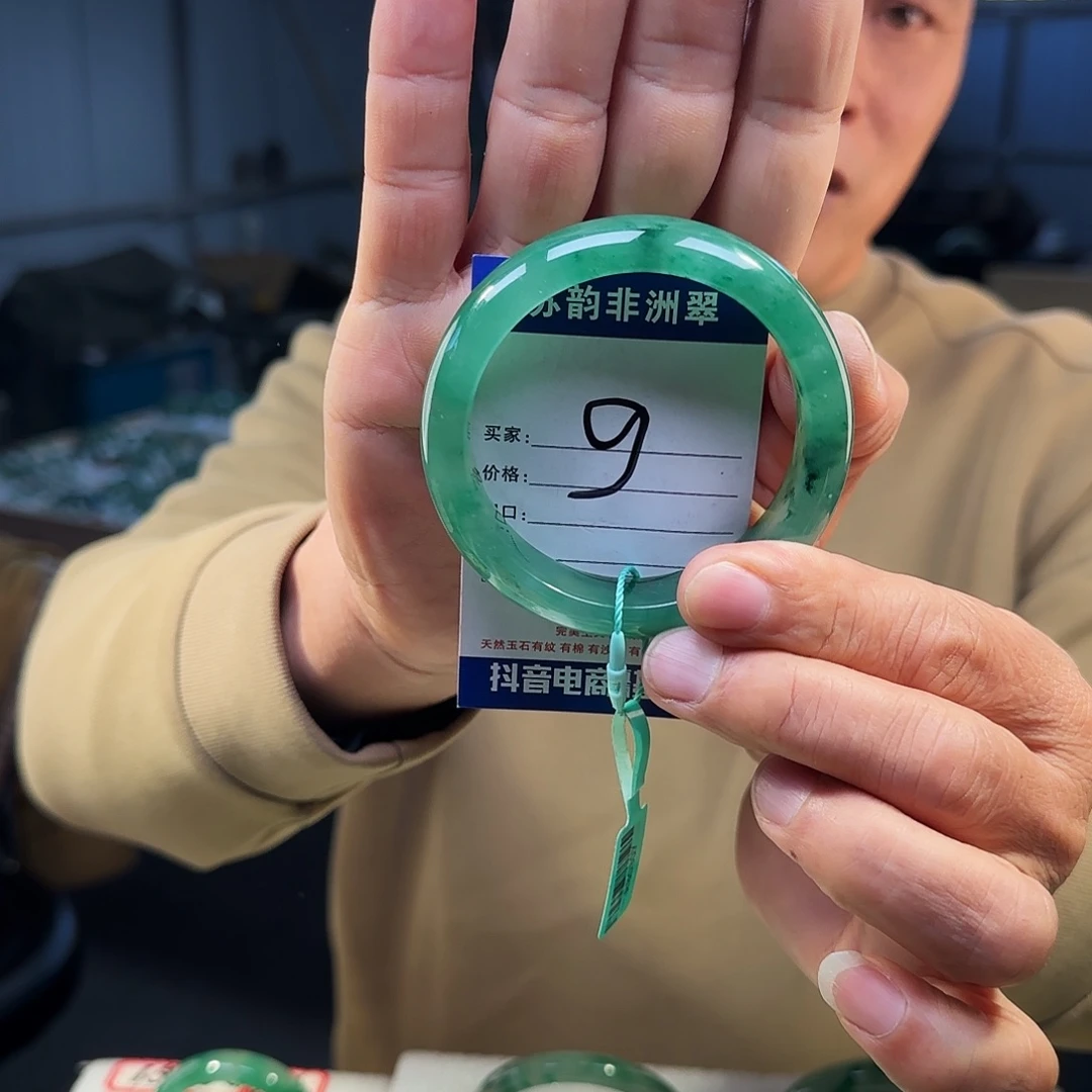 石英质玉（非洲翠）未镶嵌手镯