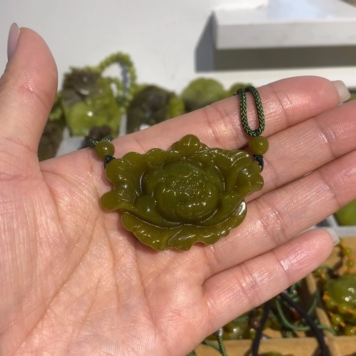 蛇纹石玉未镶嵌颈饰