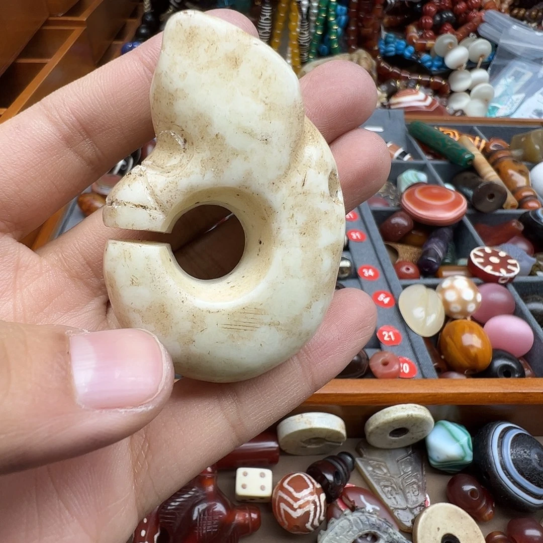 飞***朵和田玉未镶嵌珠宝半成品