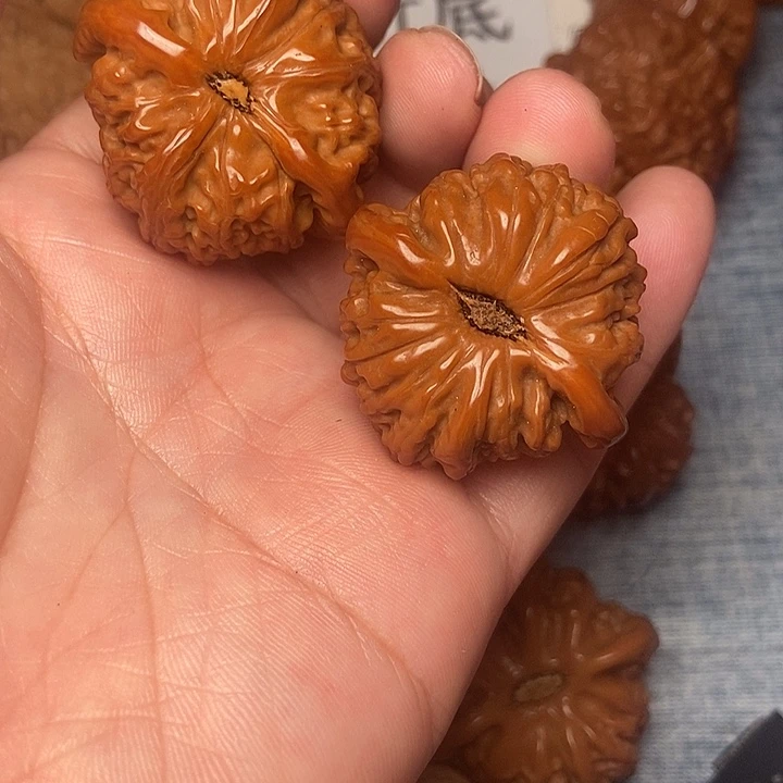 文玩核桃吊坠白38