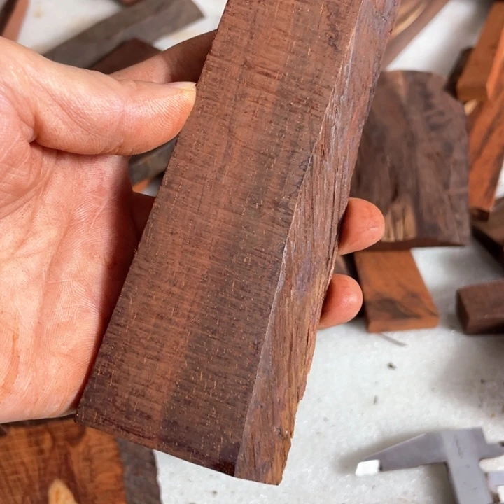 檀香紫檀（小叶紫檀）大**强