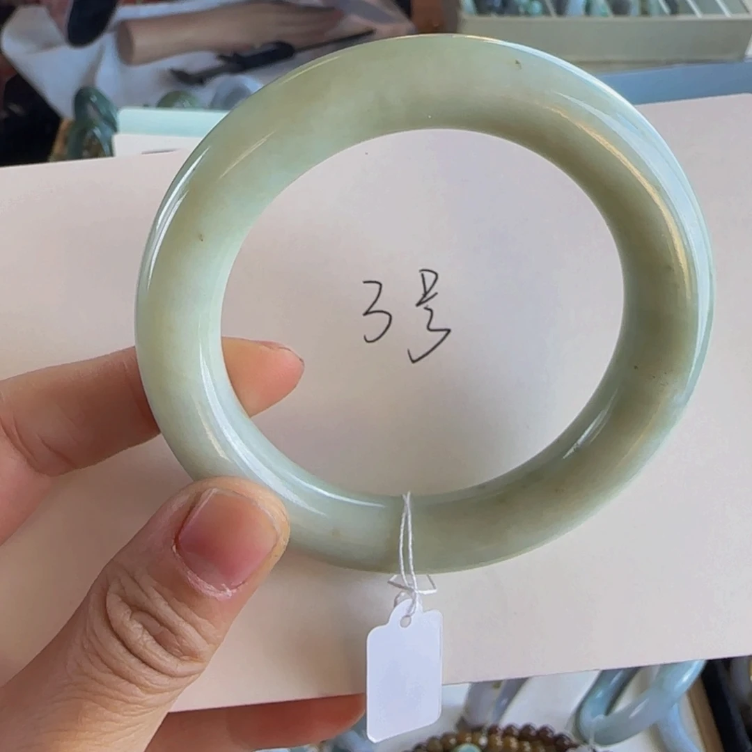 翡翠手镯未镶嵌老坑57圈12.8。12