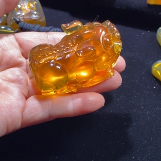 琥珀未镶嵌裸石貔貅33克