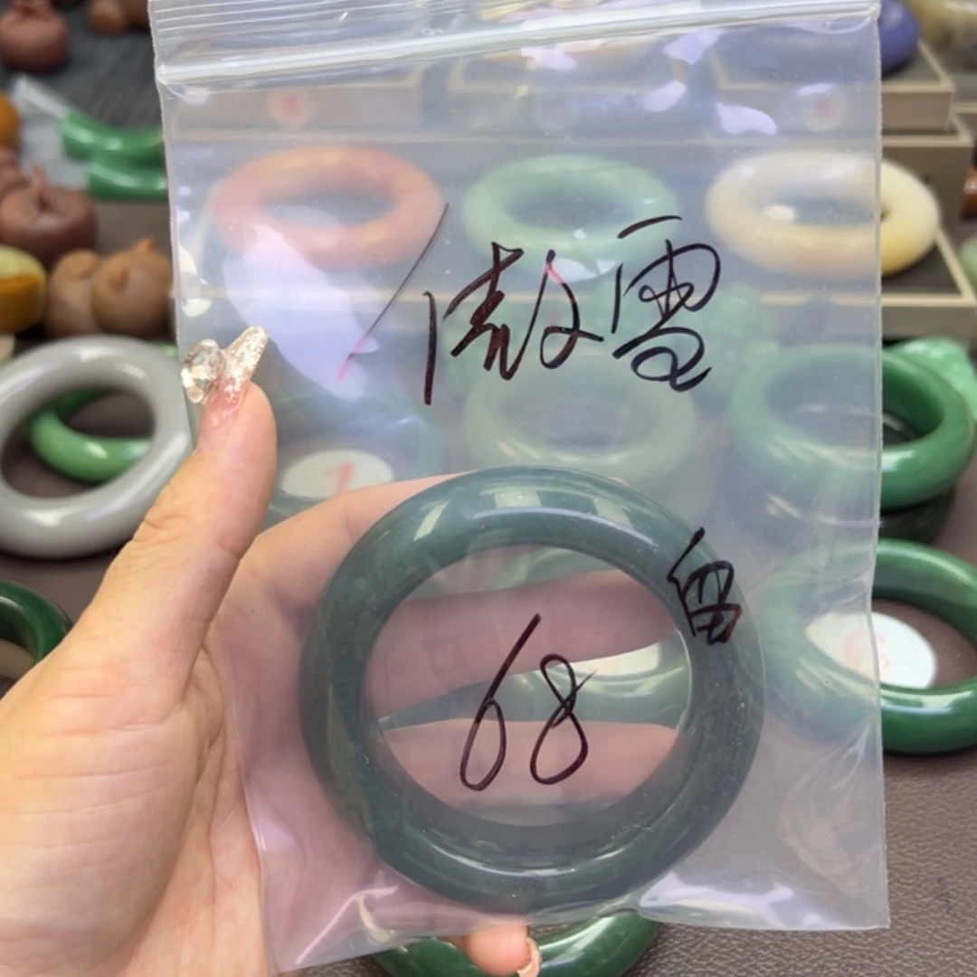 未镶嵌手镯石英岩玉傲**影