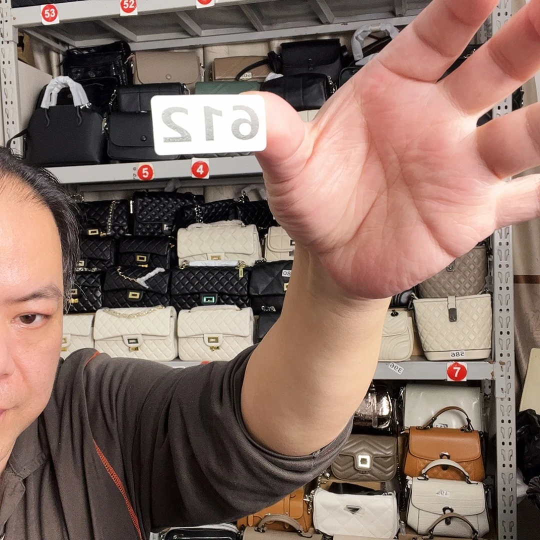 头层牛皮小金球黑色612