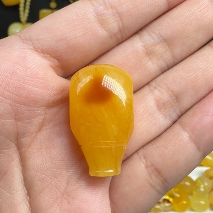蜜蜡未镶嵌珠宝奇石