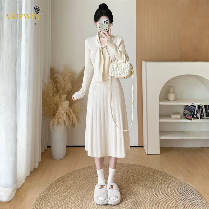 针织连衣裙女秋冬新款V领长袖设计感收腰显瘦气质小个子长款裙子