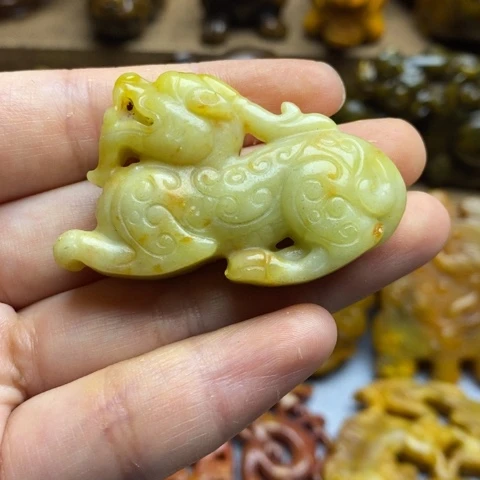 未镶嵌蛇纹石玉颈饰32