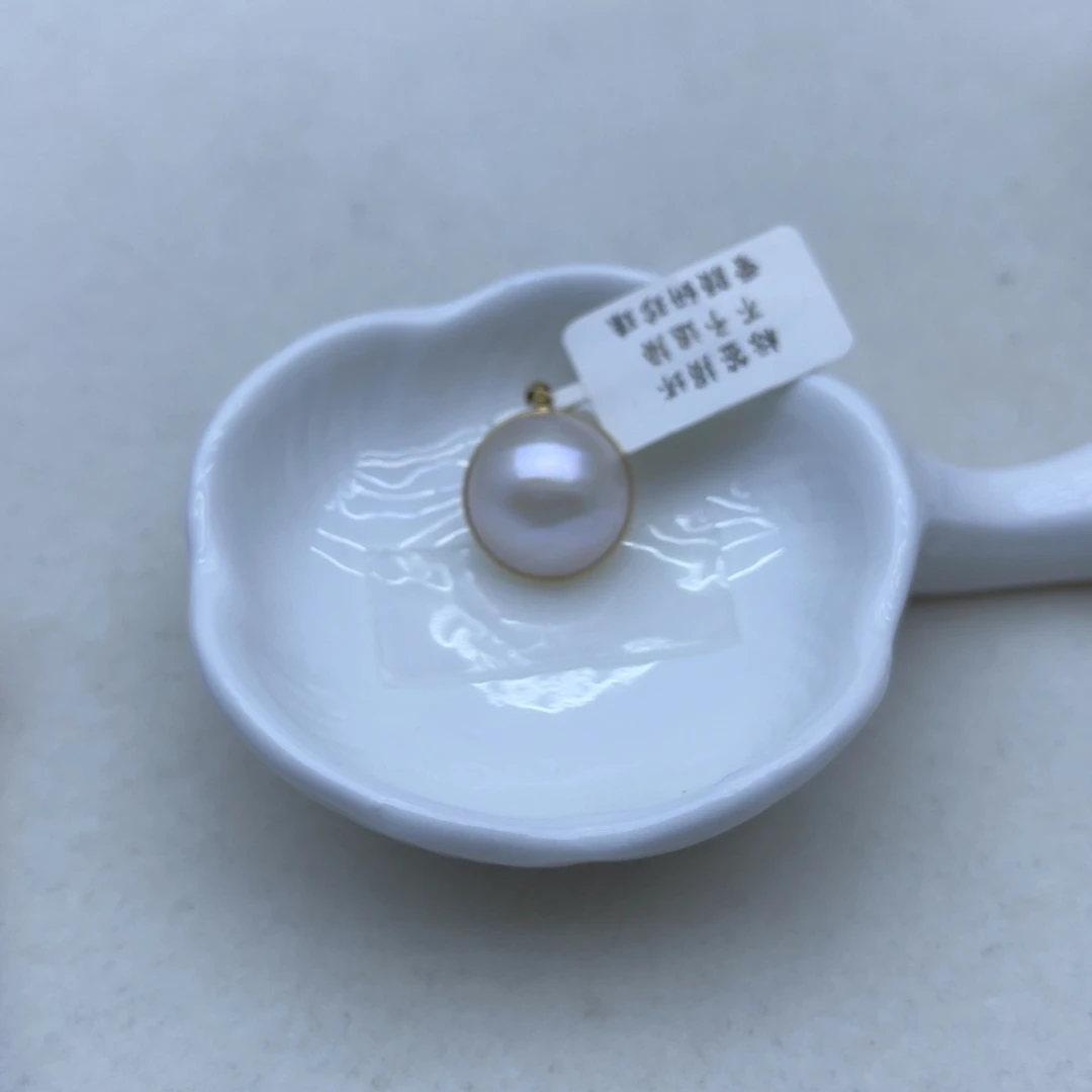 颈饰18K金镶嵌拼合珍珠（马贝珠）
