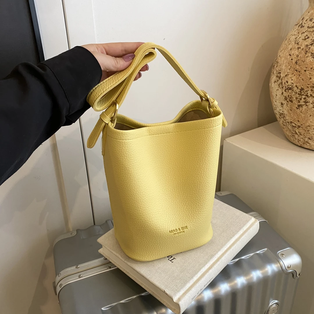 今年流行包包女新款春夏小众腋下水桶包高级感百搭单肩女款斜挎包