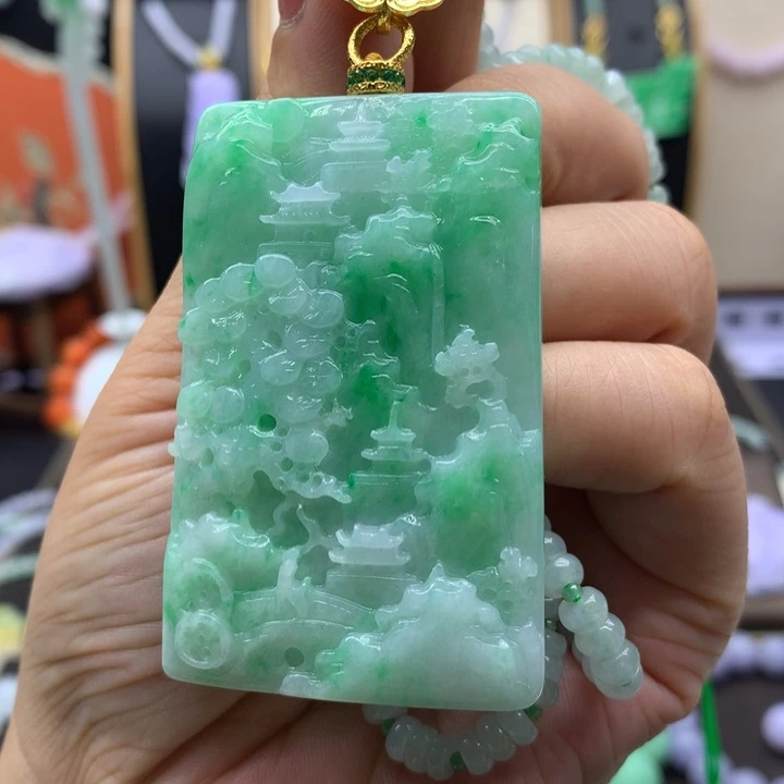 翡翠未镶嵌吊坠(赠链)