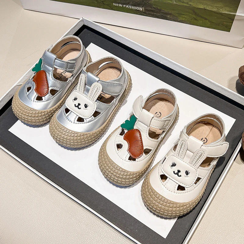 2025夏季新款沙滩鞋女童公主鞋宝宝皮面镂空包头鞋小兔子软底透气