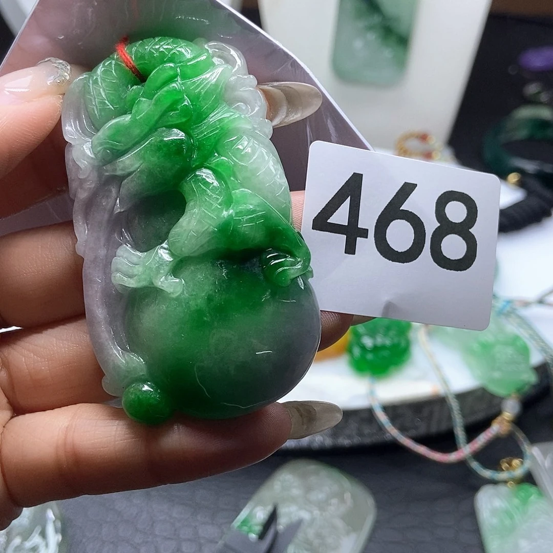 翡翠吊坠(赠链)未镶嵌