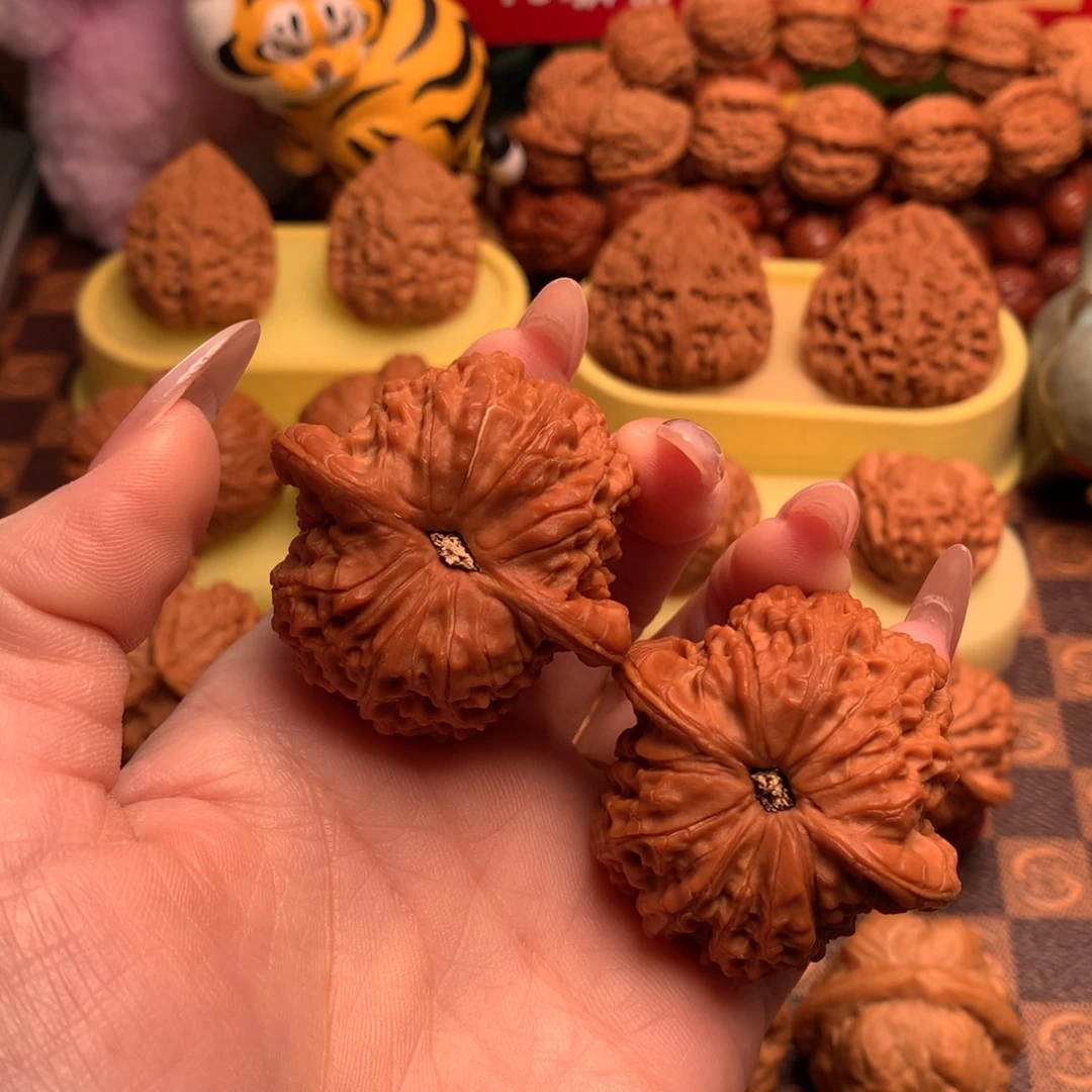 蒋***记把件文玩核桃42毕业血麒麟